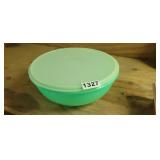 VINTAGE TUPPERWARE BOWL WITH LID