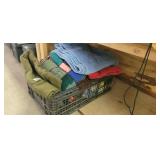 TOTE OF THROW BLANKETS AND TOWELS