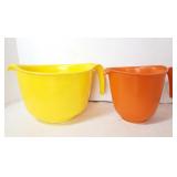 Large nesting measuring bowls