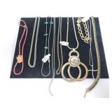 Assorted necklace lot