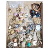 Jewlery lot for repair/crafts