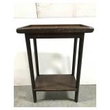 Two tiered entry way table