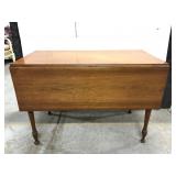 Drop leaf table