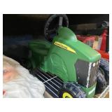 John Deere Ertl Childrenï¿½s Plastic Riding Tractor
