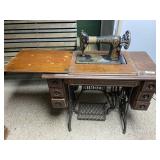 Singer Sewing Machine With Cast-Iron Base