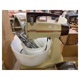 Sunbeam Mix Master Stand Mixer With Two Bowls And