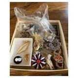 Assorted Jewelry Pins Pendant Flowers