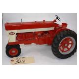 Scale Models 1/8 Scale International 560 Tractor