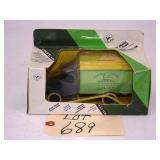 Ertl 1/25, 1926 Mack BulldogJohn Deere Van Bank