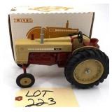 1/16 Scale Ertl Cockshutt 560 Tractor 1990 (NFTM)
