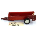 1/16 scale Ertl International Manure Spreader