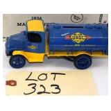 Ertl 1926 Mack, "SUNOCO Motor Oil" Tanker Bank