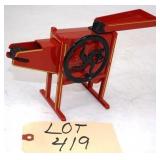 Ertl 1/8 scale Die Cast Hand-Crank Corn Sheller