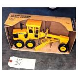 ERTL 1/16 scale John Deere Road Grader in Box