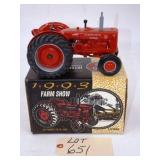 Ertl 1/16,1993 International I-D9 Standard Tractor