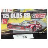 Factory Sealed AMT1424 65 Olds 88 Model Kit