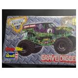 Factory Sealed Revell 85-1978 Grave Digger Kit