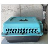 Pet carrier and small claw scoop