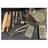 Miscellaneous kitchen utinsels