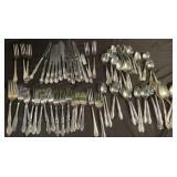 Stainless steel flatware set