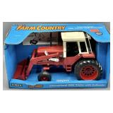 ERTL 1/16 International 1586 Tractor w/Endloader