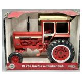 ERTL 1/16 IH 756 Tractor w/Hiniker Cab #14124