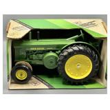 Ertl 1/16 Scale John Deere Model R Tractor #544