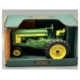 ERTL 1/16 John Deere Model 720 Row-Crop Tractor