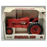 ERTL 1/16 McCormick Farmall 300 Case IH Tractor