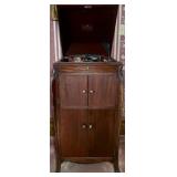 Early 1900ï¿½s Antique Victrola Phonograph Cabinet