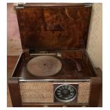 1940ï¿½s GE Radio/Phono Record Player