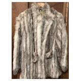 VTG Echt Pelz Real Fur Coat w/ Pom Poms (sz 44)