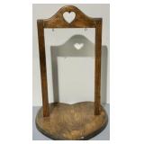 Wood Heart Stand w/Eye Hooks