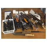 Collection of kitchen knives & utensils