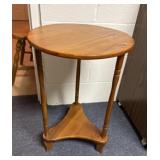 Round pedestal coffee table
