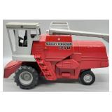 1/16 Massey Ferguson 850 Combine