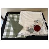 (6) Placemats & Tablecloth