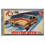 AMT 1970 Ford T-Bird Motor City Stocker Series 1/25 Scale Model Kit