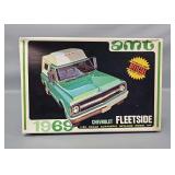 AMT 1969 Chevrolet Fleetside 1/25 Scale Model Kit