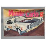 AMT 1971 Chevrolet Monte Carlo 1/25 Scale Model Kit