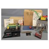 American Flyer S gauge 770 Unloading Platform and 583A Electromagnetic Crane in OBs