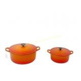 TWO VINTAGE LE CREUSET DUTCH OVENS