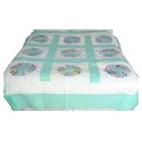 VINTAGE HAND CRAFTED DRESDEN PLATE QUILT