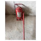 Red 29 ton hydraulic jack