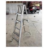 Aluminum step ladder