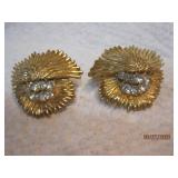 Crown Trifari Rhinestone Leaf Earrings | 1.-