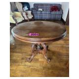 Vintage round side pedastal table