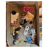 Flat of misc. keys, keychains, lightbulbs,