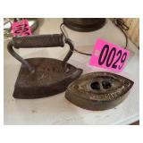 Antique cast iron sad iron w/ handle and vintage