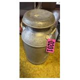 Heavy galvanized milk gan with "R" on the lid